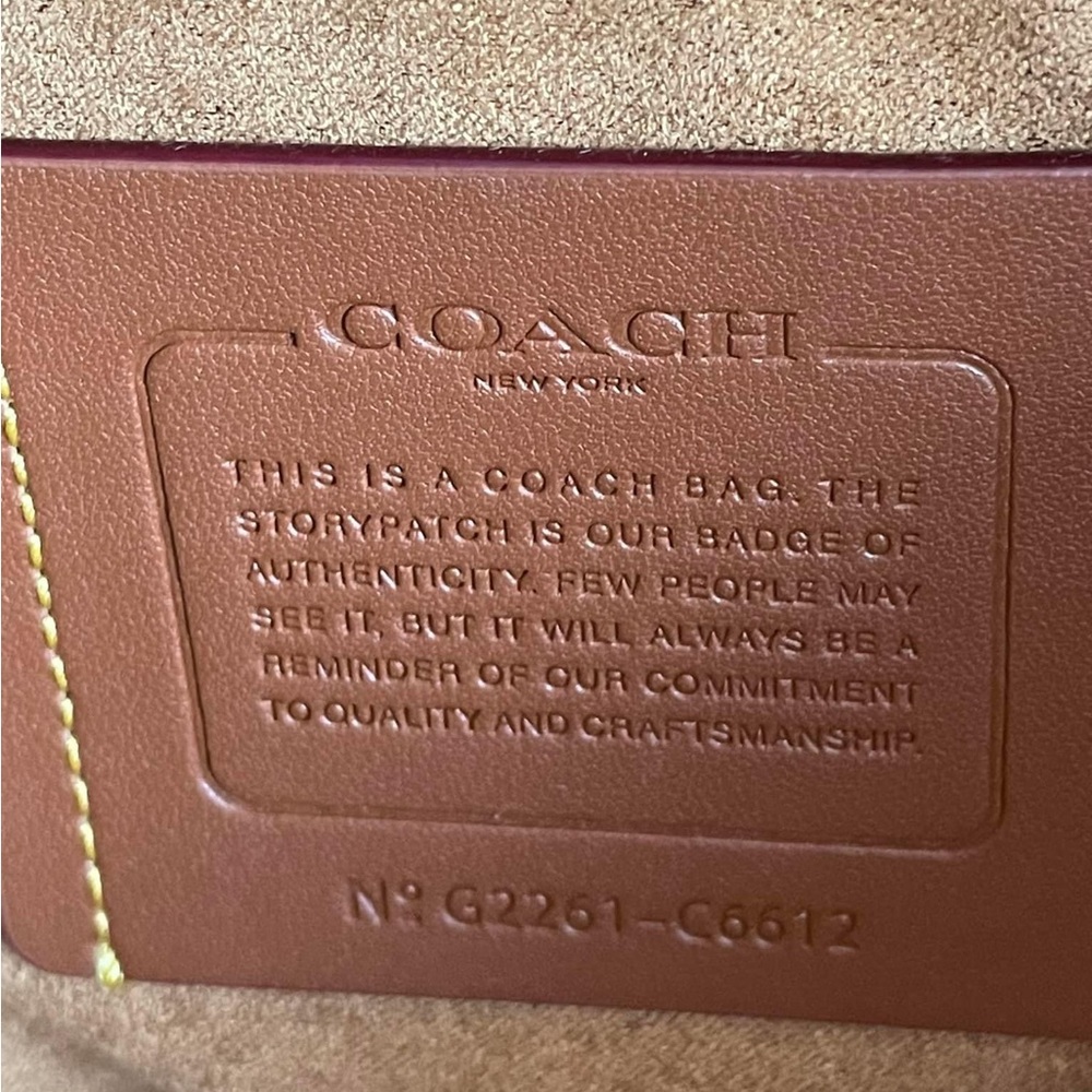 💰SOLD - C6612 - Coach Field Tote 40 with Horse and Carriage - Picture 9 of 11